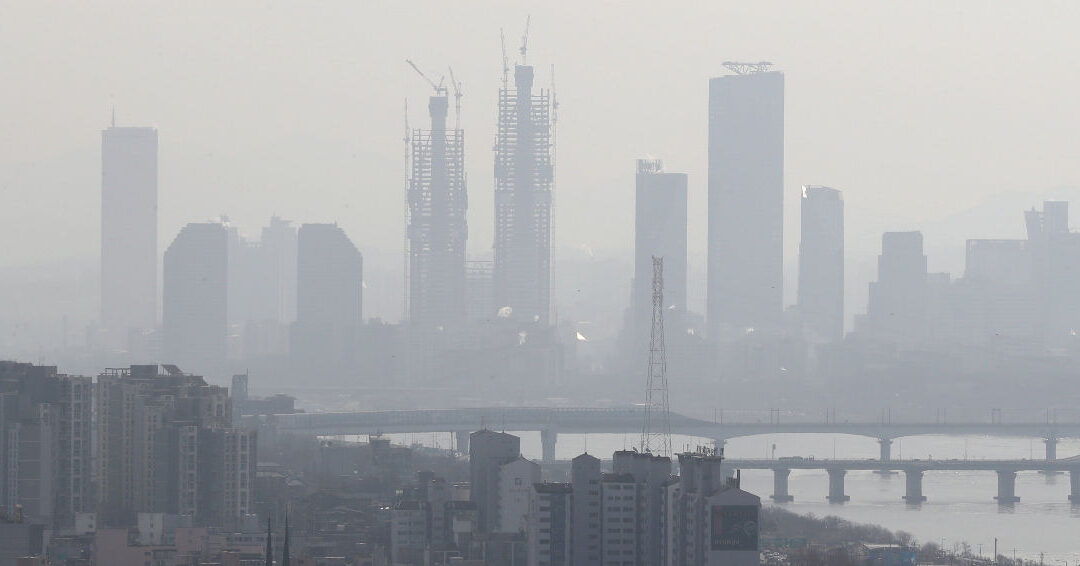 Científicos buscan predecir el avance de la contaminación a partir de un modelo matemático.