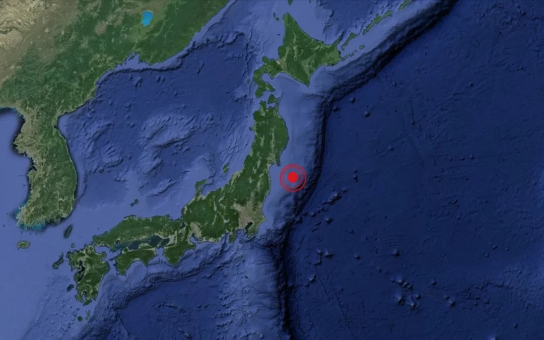 Lanzan alerta de tsunami tras un fuerte sismo cerca de Japón.
