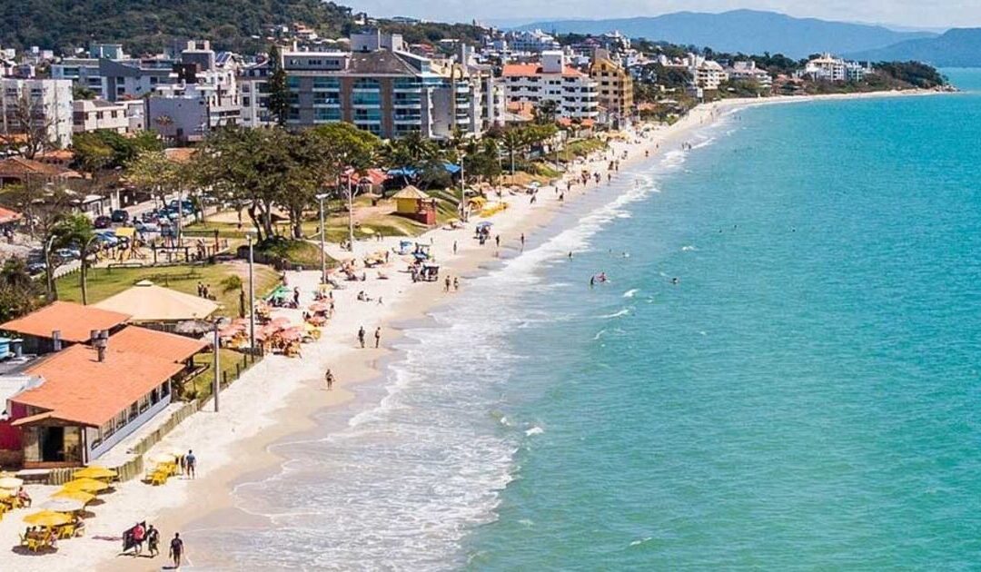 Las playas en Brasil se ven perjudicadas por el avance de la contaminación.
