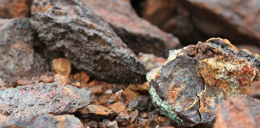 Los riesgos de extraer minerales críticos recaen en los más vulnerables.