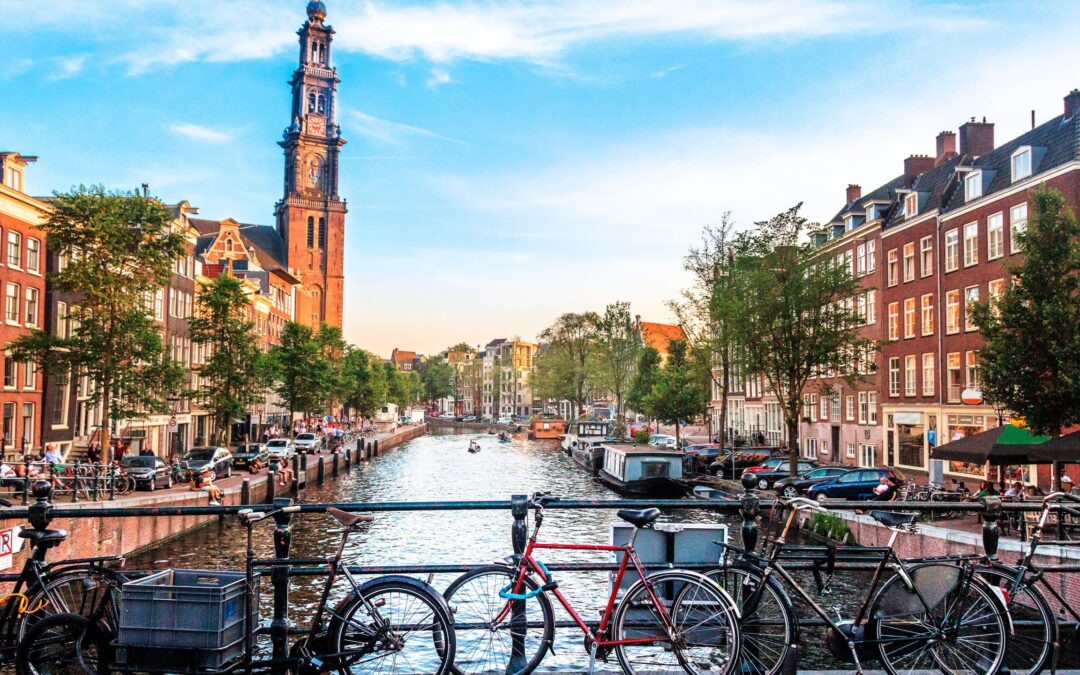 Ámsterdam se convierte en la primera capital de Europa en prohibir la publicidad de carne y combustibles fósiles.